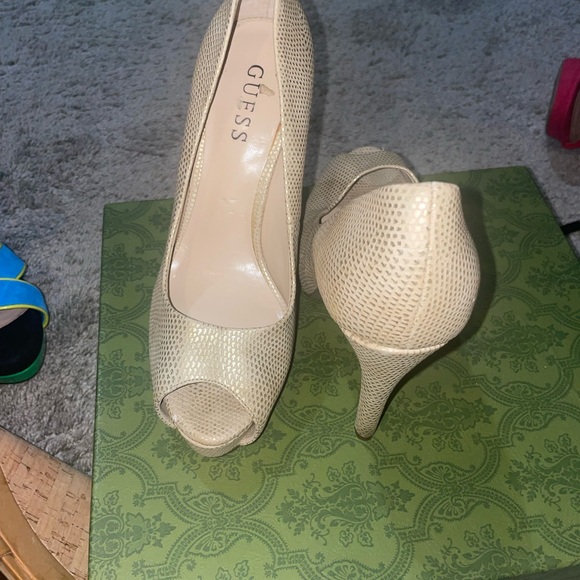COPY - GUESS Snake Skin Print Peep Toe Stiletto Heel - Picture 5 of 10